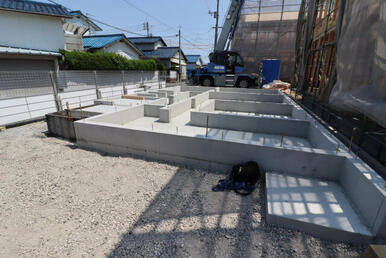 【(2)号棟 基礎工事写真】
