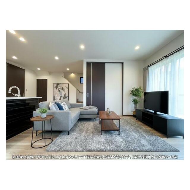 ハイドアを採用した18畳のリビングダイニング、落ち着いた雰囲気で開放感があります＾＾