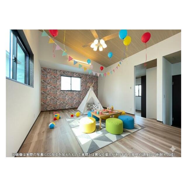 オープンウィンを採用した、ウッド調の素敵な内装。明るく開放感があり、家具のレイアウトも自由自在＾＾