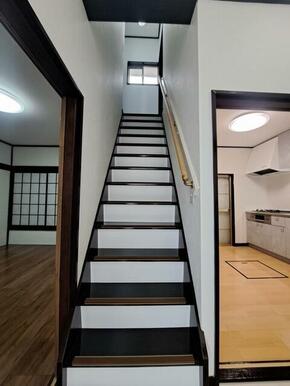 階段（手すり設置済）