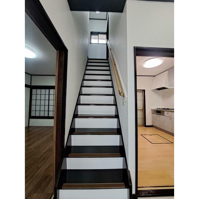 階段（手すり設置済）