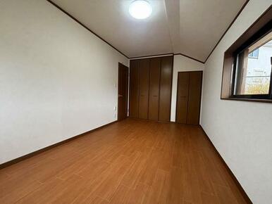 洋室　約7.5帖(2)