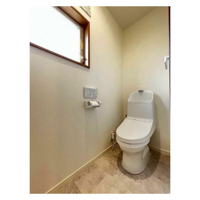 「2階トイレ」両階にトイレがあり、2世帯や大家族には便利な物件です。