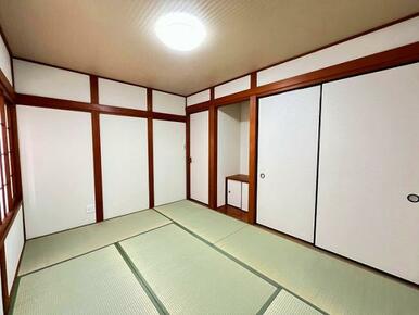 「1階和室」畳表替え、障子襖の張替えを行っています。