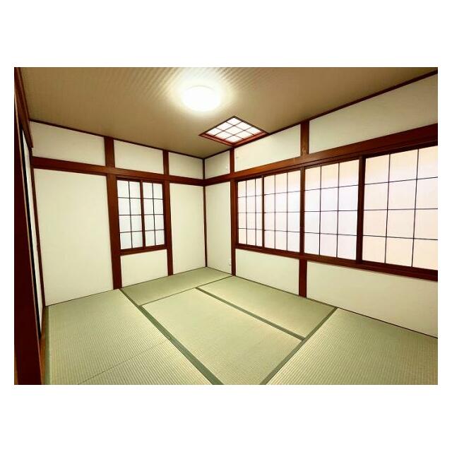 「1階和室」2面採光のお部屋です。