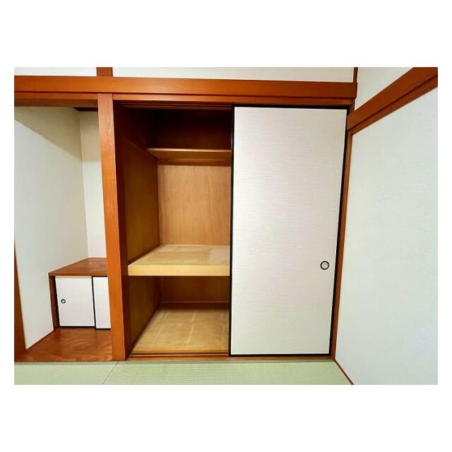 「1階和室」収納がございます。