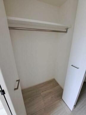 衣類や小物整理がラクラク♪高さのあるクローゼット！