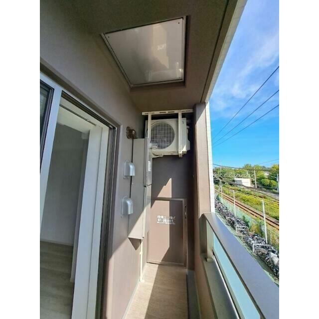 バルコニーがあるので洗濯物を太陽の下で干すことができます♪