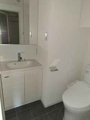 独立洗面台なら落ち着いて身支度ができます☆