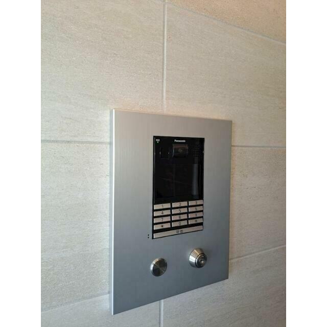 不審者やセールスなどの侵入を防げるオートロック付！