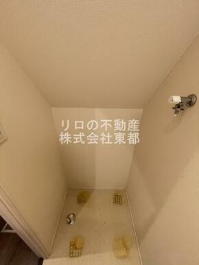 洗濯機置き場は室内にあるので雨に濡れる心配はありません。