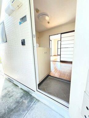 毎日通る玄関はこちらです