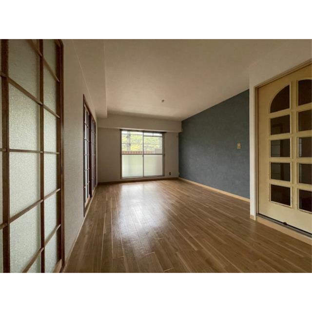 キッチンは背面タイプなので、リビングのレイアウトを自由に楽しめますね