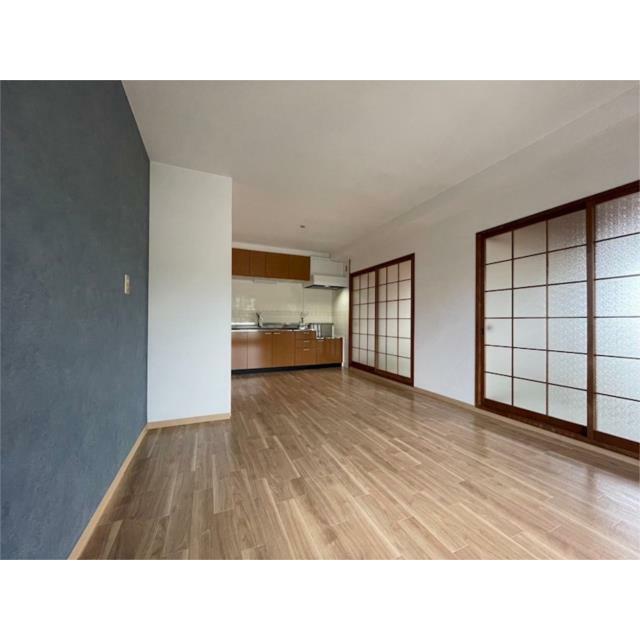 ＬＤＫに隣接した１２帖の続き和室があるので、お友達や親せきなどが集まっても安心ですね