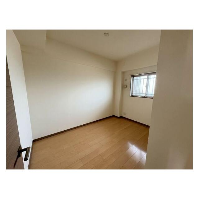 「洋室」クロスの張替え済み物件です。