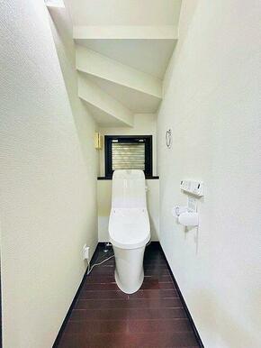 「トイレ」温水暖房機能付きトイレに新品交換済みです。