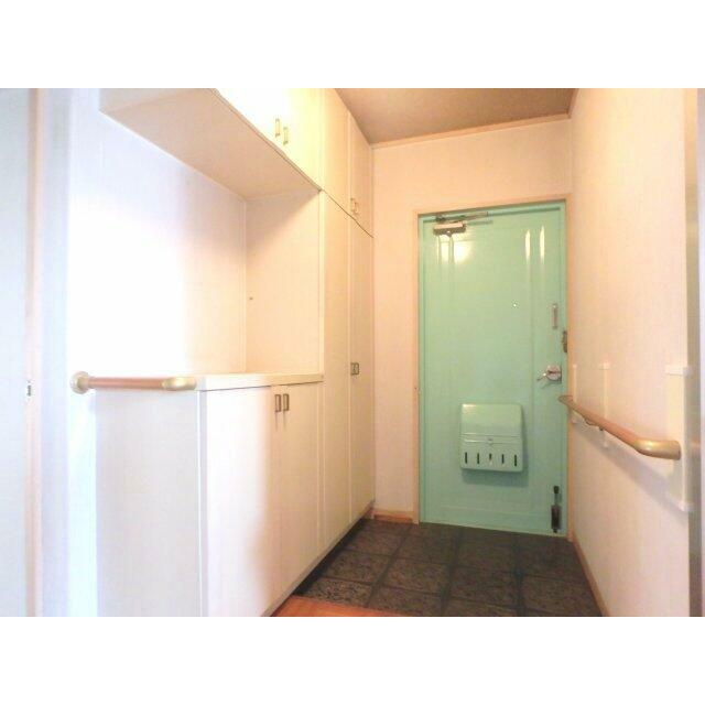 落ち着いた玄関です