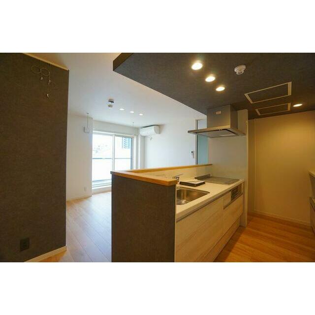 【１５．９帖ＬＤＫ】エアコン付きＬＤＫ　２口ＩＨ＋ラジエントヒーター＋グリル付きキッチンを採用した…