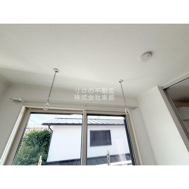 365日いつでも洗濯物が干せる室内物干し用金具付♪