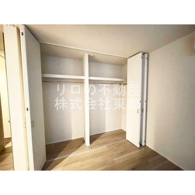 ロングコート・ワンピースがかけられる縦長収納です！