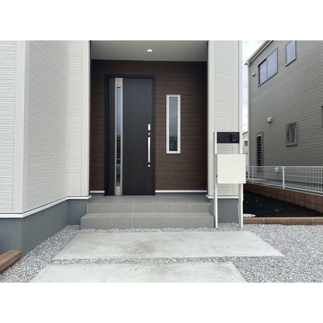 家の外と中をつなぐ要所だからすっきり心地よく整えたい（2号棟）