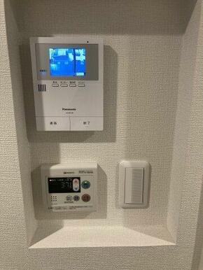 来訪者の確認ができるモニター付インターホン