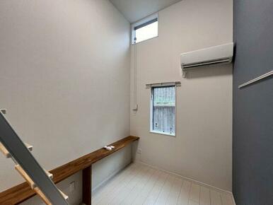 アクセントクロスのおしゃれな室内