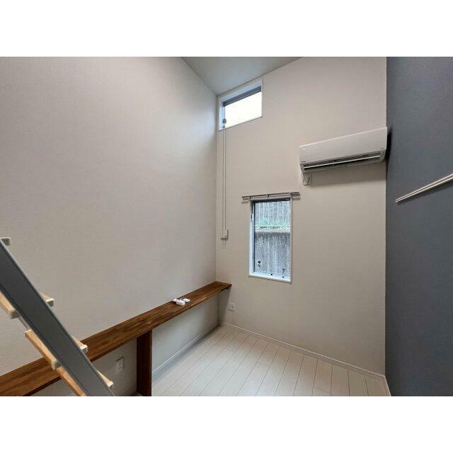 アクセントクロスのおしゃれな室内