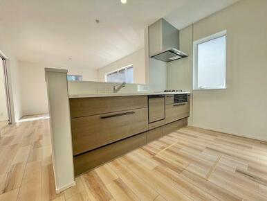 ゆったりスペースのオープンキッチンで居心地のよい調理空間！