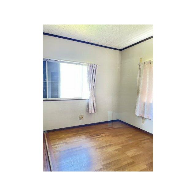 2面から日差しが入るので風通しの良いお部屋です