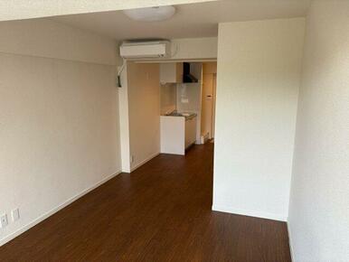 ゆったりした洋室です