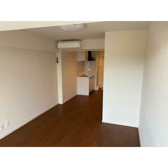 ゆったりした洋室です