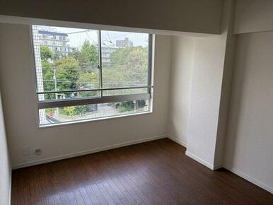 明るい洋室です