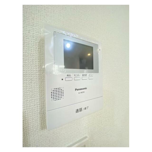 訪問者がひと目でわかるモニター付きインターホンを標準装備。お子さまのお留守番にも安心です！