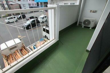 お洗濯にも便利なバルコニー付き