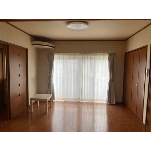 寝室にぴったりの２階洋室