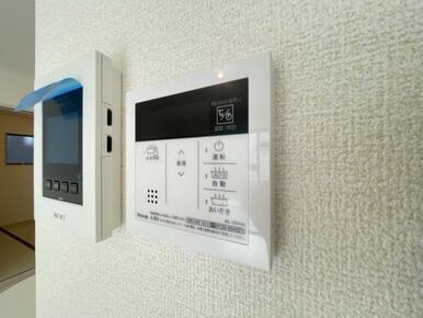 いつでも暖かい湯船に入れる追焚き炊き機能付き＾＾