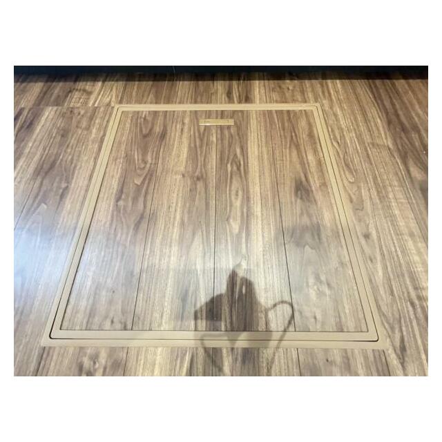 お漬物を漬けたり鍋などの季節物もしまっておける便利な床下収納！