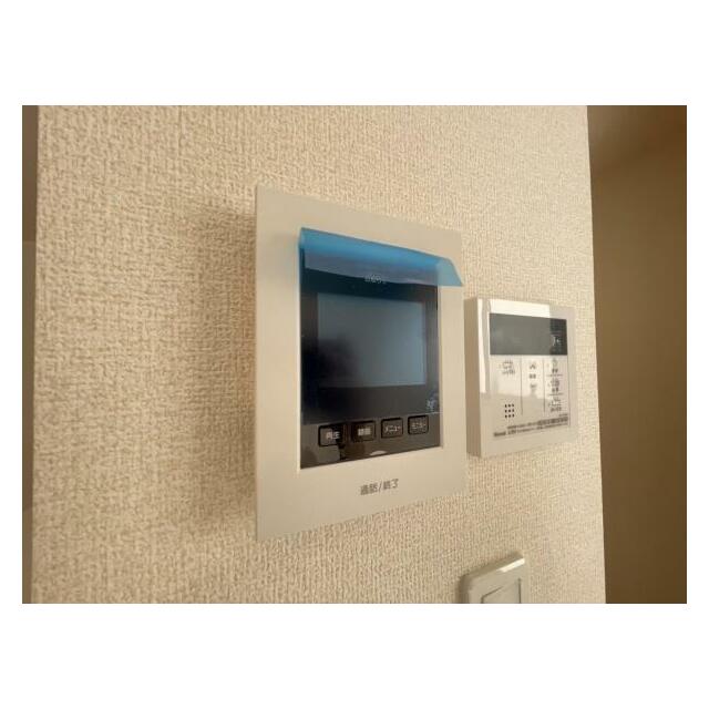 訪問者がひと目でわかるモニター付きインターホンを標準装備。お子さまのお留守番にも安心です！