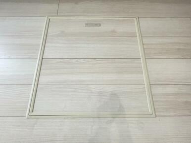 お漬物を漬けたり鍋などの季節物もしまっておける便利な床下収納！