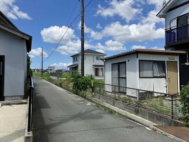 【南側道路】（水路があるため接道はしていません）