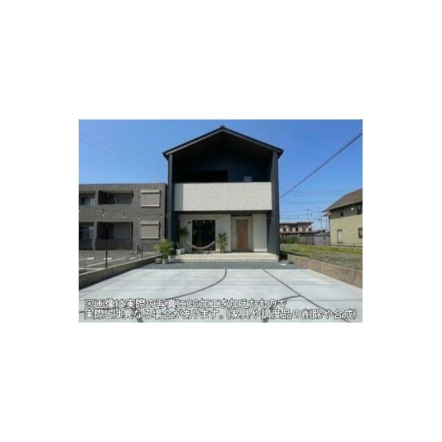 飽きの来ないシンプル且つおしゃれな外観と、愛車をゆったりと駐車できる広々駐車場。