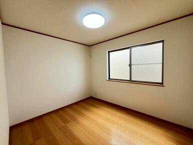 「2階中洋室」入口側からの撮影です