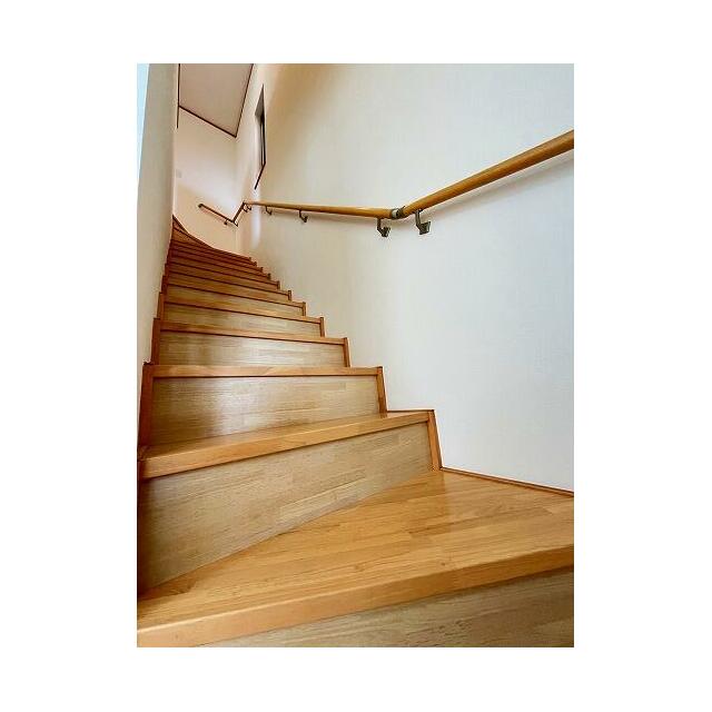 「階段」木のぬくもりを感じるナチュラルなデザインです
