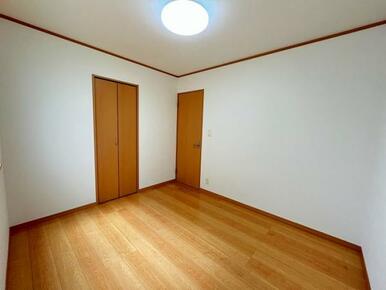 「2階中洋室」窓側からの撮影です