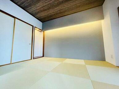 約6.0畳の和室：間接照明付きでくつろげる空間。大きな押し入れ収納付き。