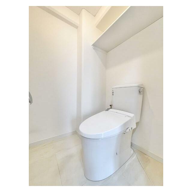 トイレは一般的な空間より広く作っております。