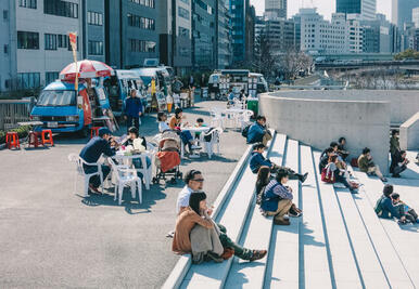 川の駅はちけんや