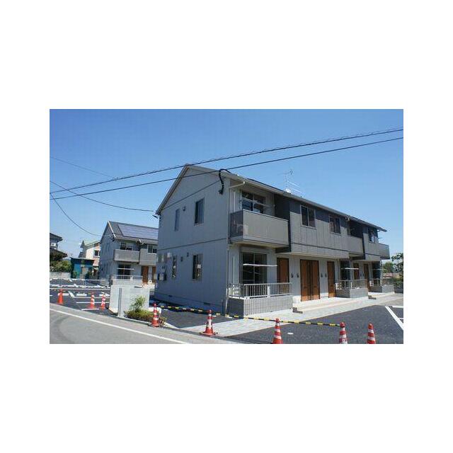 敷地の高低差を利用し変化のあるアパートタウンになっています。