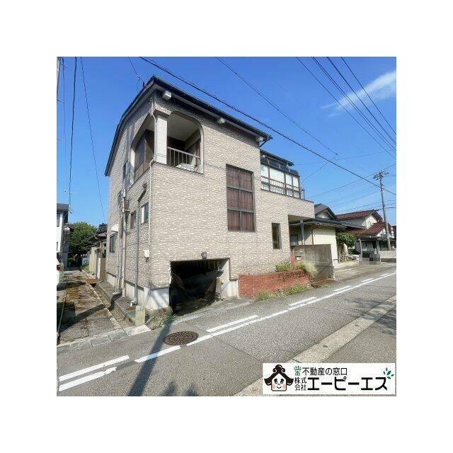 現在、建物が建っていますが解体更地渡しとなります